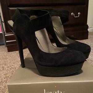 Size 9.5 Levity suede pumps